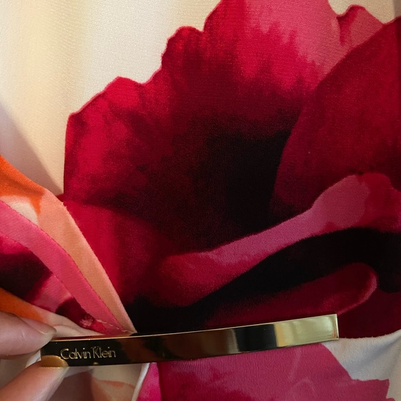 Calvin Klein Floral Top - Picture 8 of 8